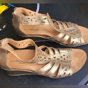 Size 10 Slightly Pewter/Bronze Wedge heeled sandal by Earth Origins